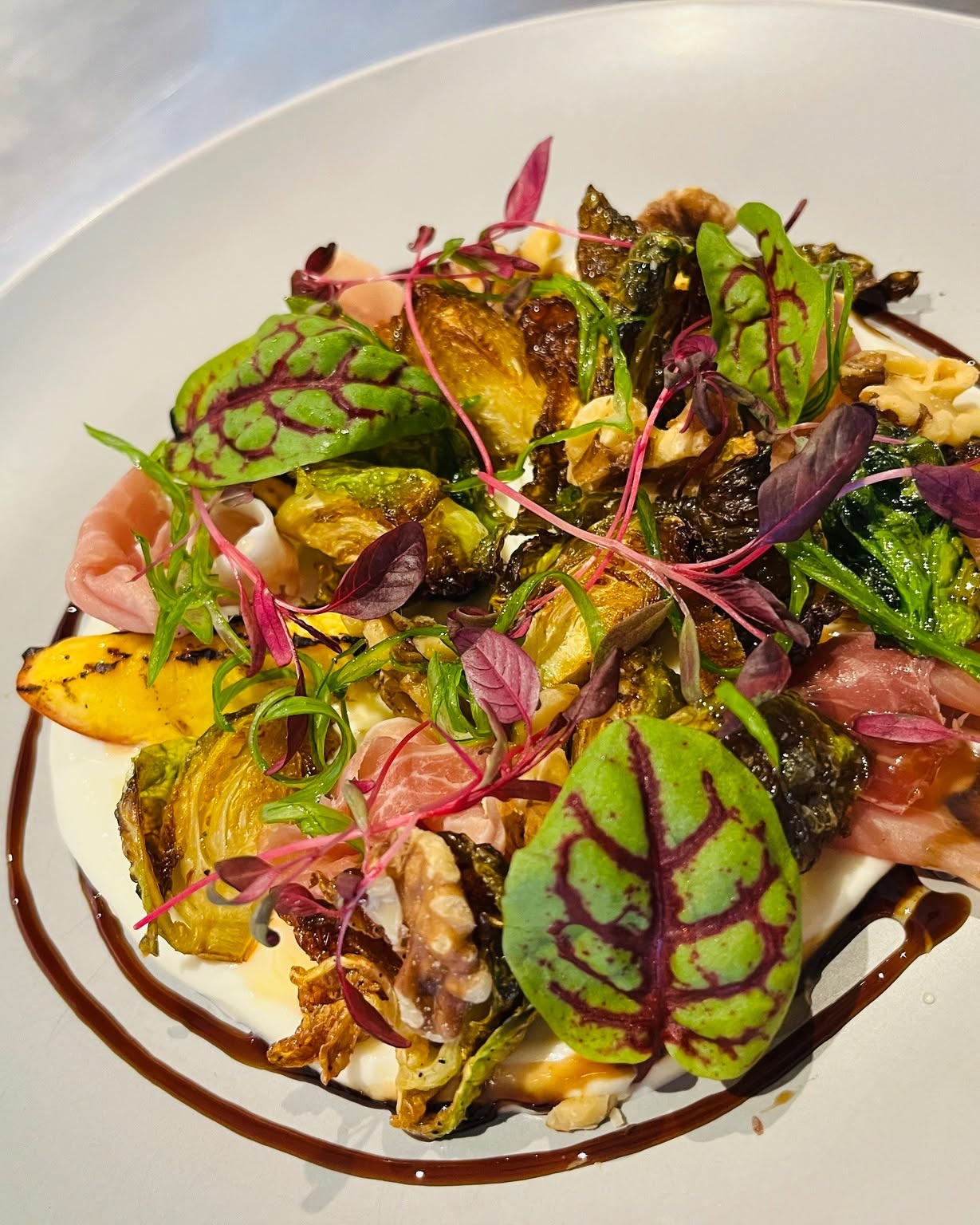 Choux de Bruxelles rôtis, prosciutto et noix